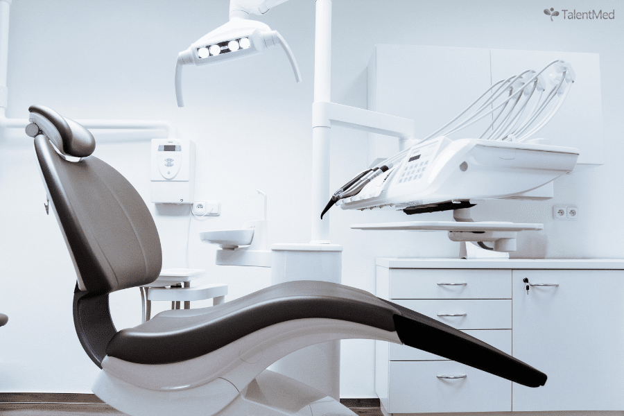 Dental assistant